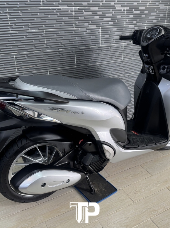 Honda SH Mode 2026 Bạc Đen Porsche