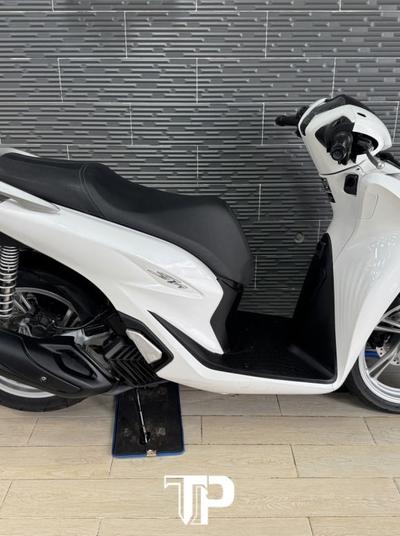 Honda SH 125 date 2024 Trắng Bs Sài Gòn