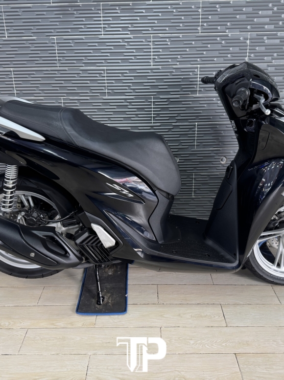 Honda SH 125 date 2025 Đen Bóng Bs Sài Gòn