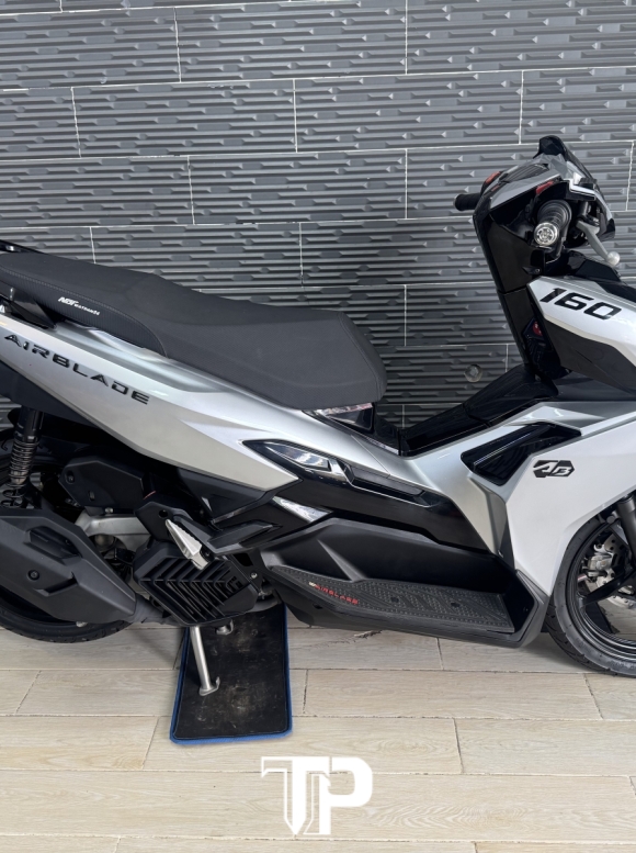 Honda Air Blade 160 date 2024 Bạc Đen Sporty Bstp