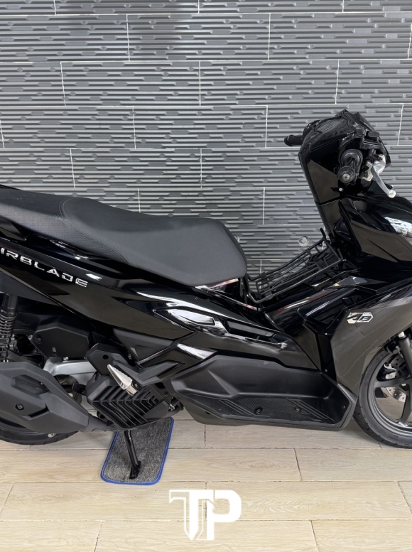 Honda AB125 date 2022 4val Đen Bóng Bstp