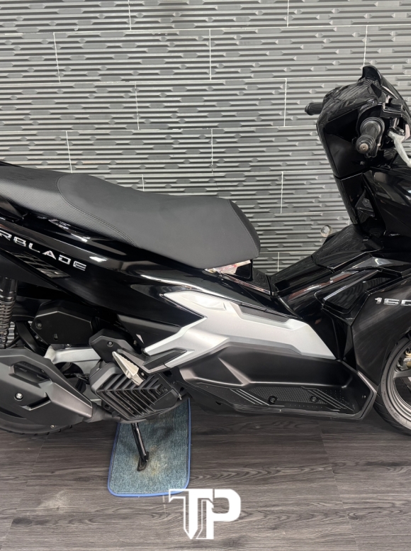 Honda AB160 Đen Bóng Bs 85958