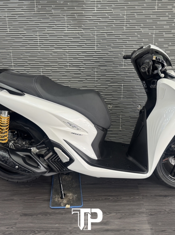 Honda SH160 date 2025 Trắng Đen Sporty 