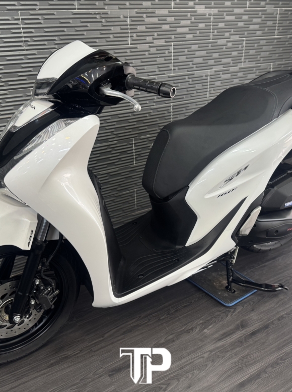 Honda SH160 date 2025 Trắng Đen Sporty 