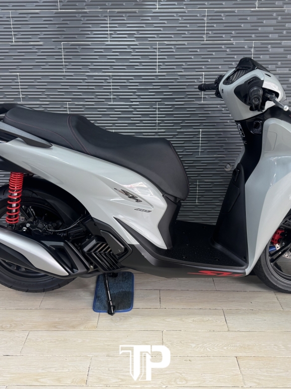 Honda SH160 mẫu mới 2026 Xám Xi Măng Sporty